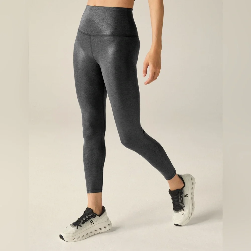 Beyond Yoga. Heather Rib Black Shine High Waisted Midi Legging. Black Shine. XS. - Picture 2 of 8